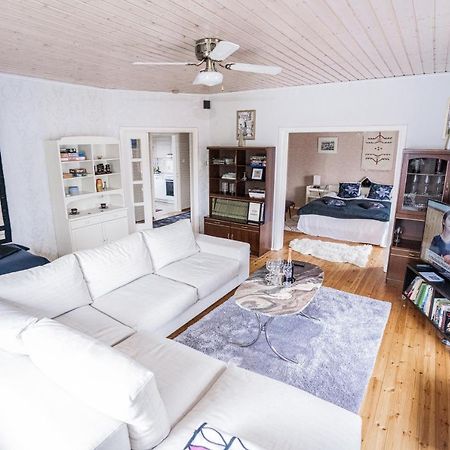 Iso Ja Viihtyisae Asunto Pietarsaaressa Apartment Jakobstad Bagian luar foto