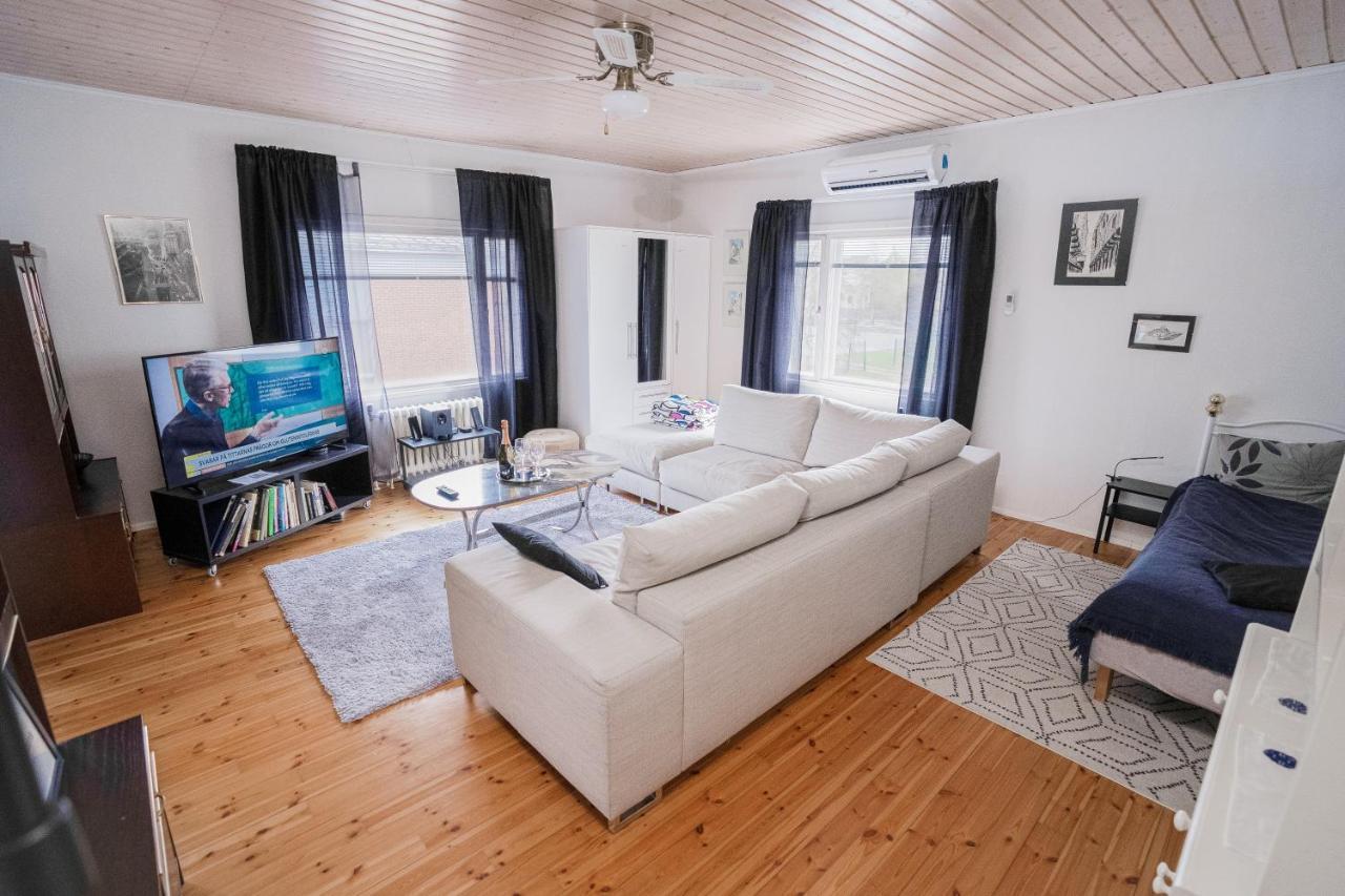 Iso Ja Viihtyisae Asunto Pietarsaaressa Apartment Jakobstad Bagian luar foto