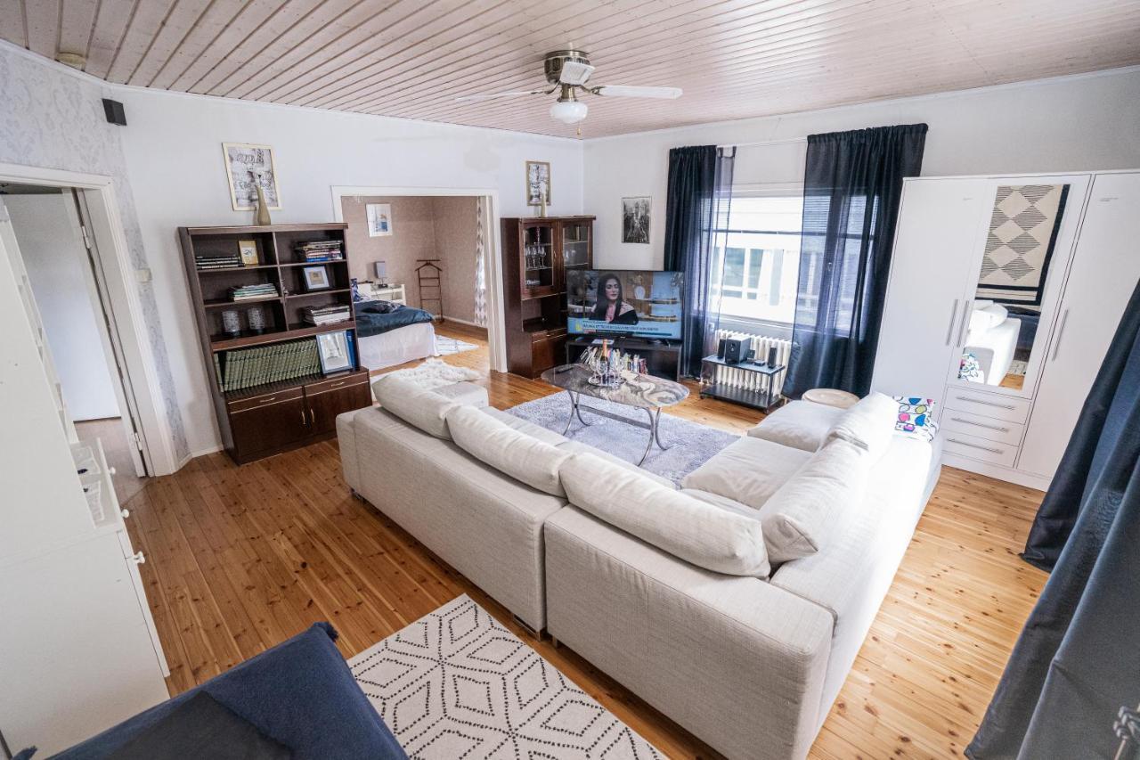 Iso Ja Viihtyisae Asunto Pietarsaaressa Apartment Jakobstad Bagian luar foto